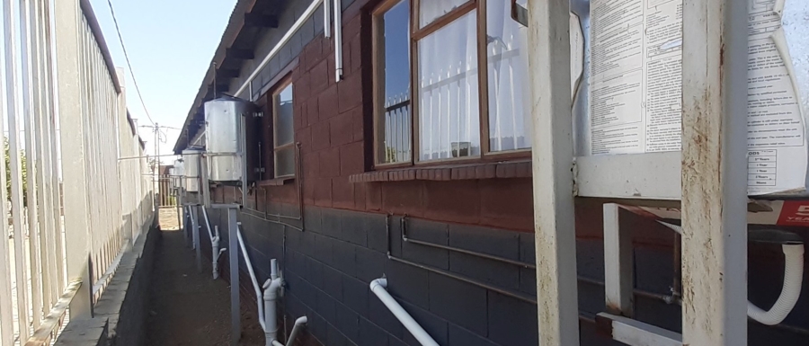 1 Bedroom Property for Sale in Botshabelo Free State